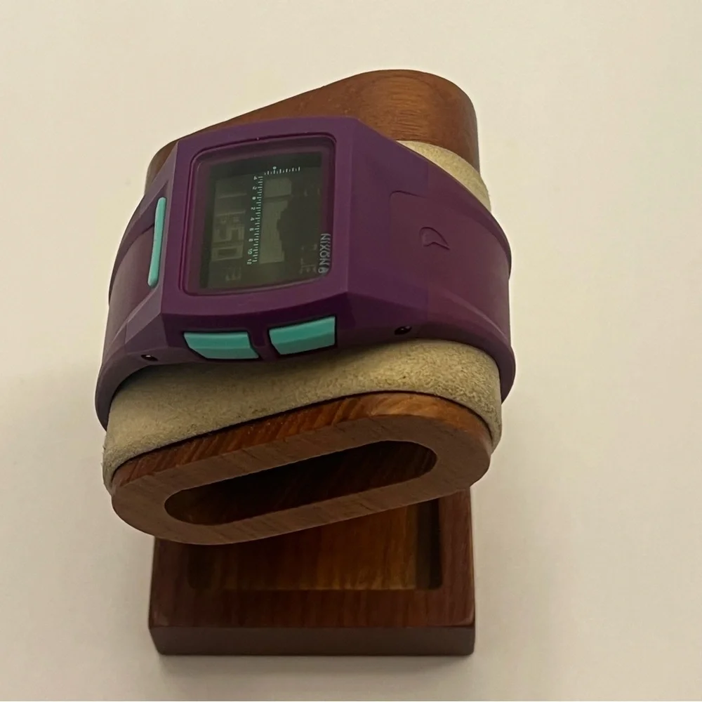 Nixon Small Lodown‎ II Tide (like new, brand new batteries)